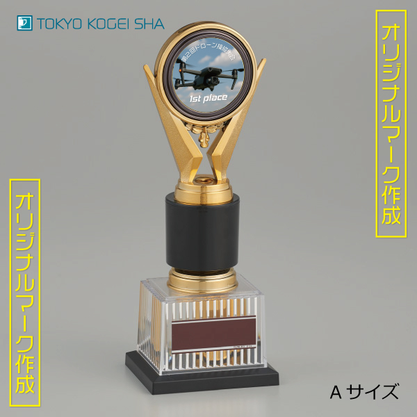 金色と黒の組み合わせが映えるスポーツトロフィー