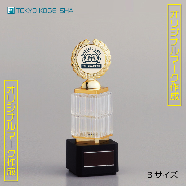 ゴージャスな金色装飾付きスポーツ大会用トロフィー