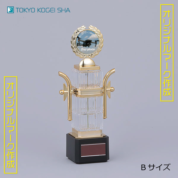 金色の輝きと透明感あるデザインが特徴のオリジナルトロフィー