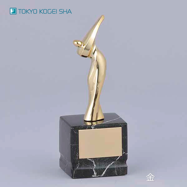 シンプルでモダンなゴルフトロフィー 高級感あり