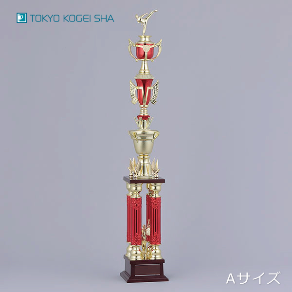 赤を基調とした豪華な4本柱トロフィー、持ち回りに最適なサイズ