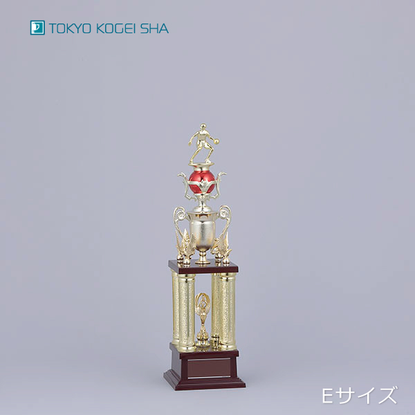 サッカーや野球など幅広い競技に対応する豪華4本柱トロフィー