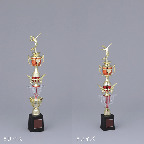 透明パーツと赤の装飾が印象的なトロフィー、躍動感あるデザイン