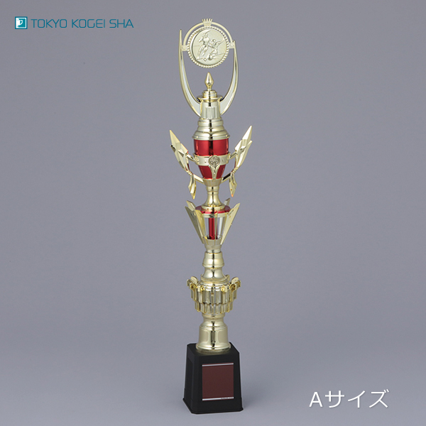 表彰式で目立つ豪華デザインの金色トロフィー